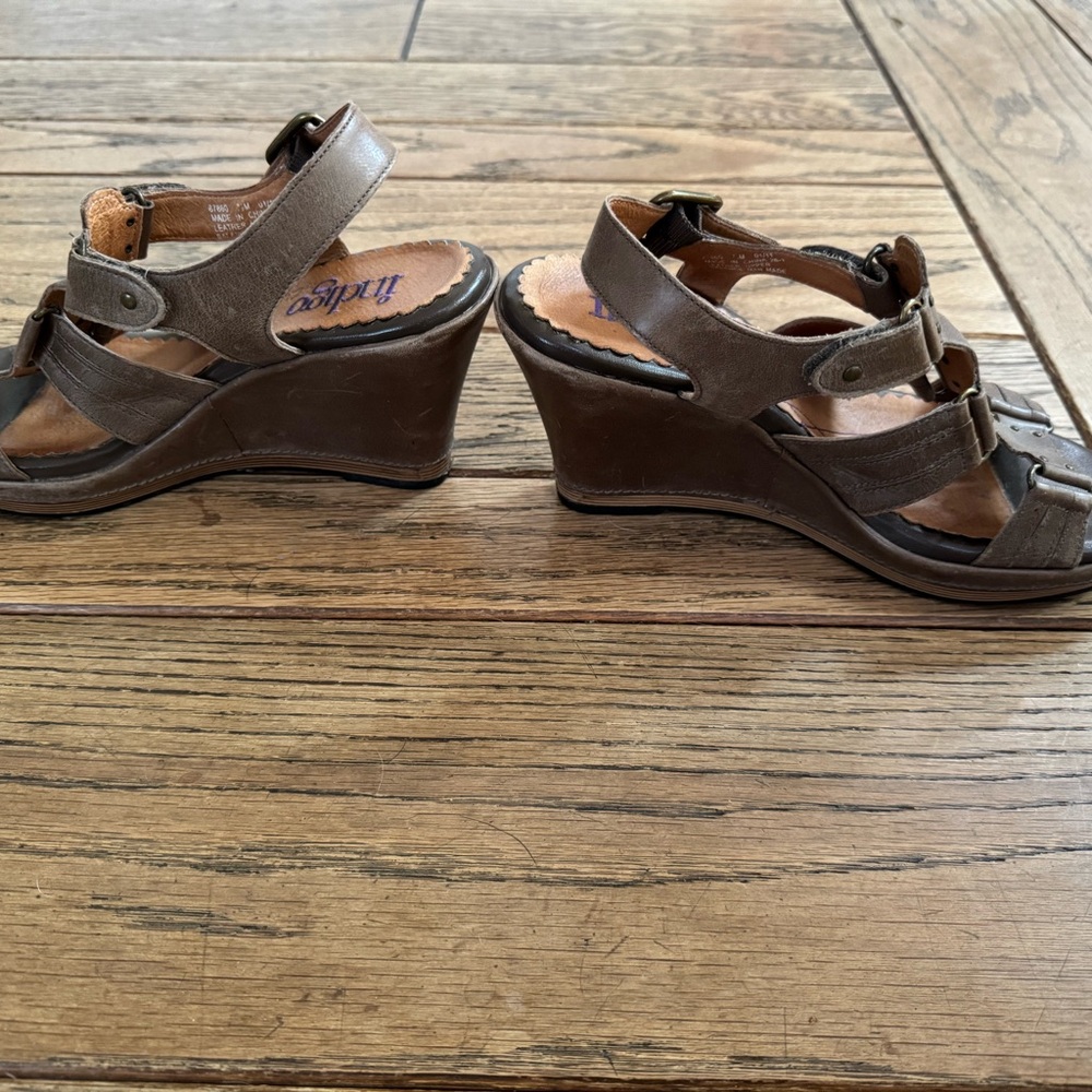 Clarks Indigo Leather Wedge Sandals EUC - Picture 6 of 14